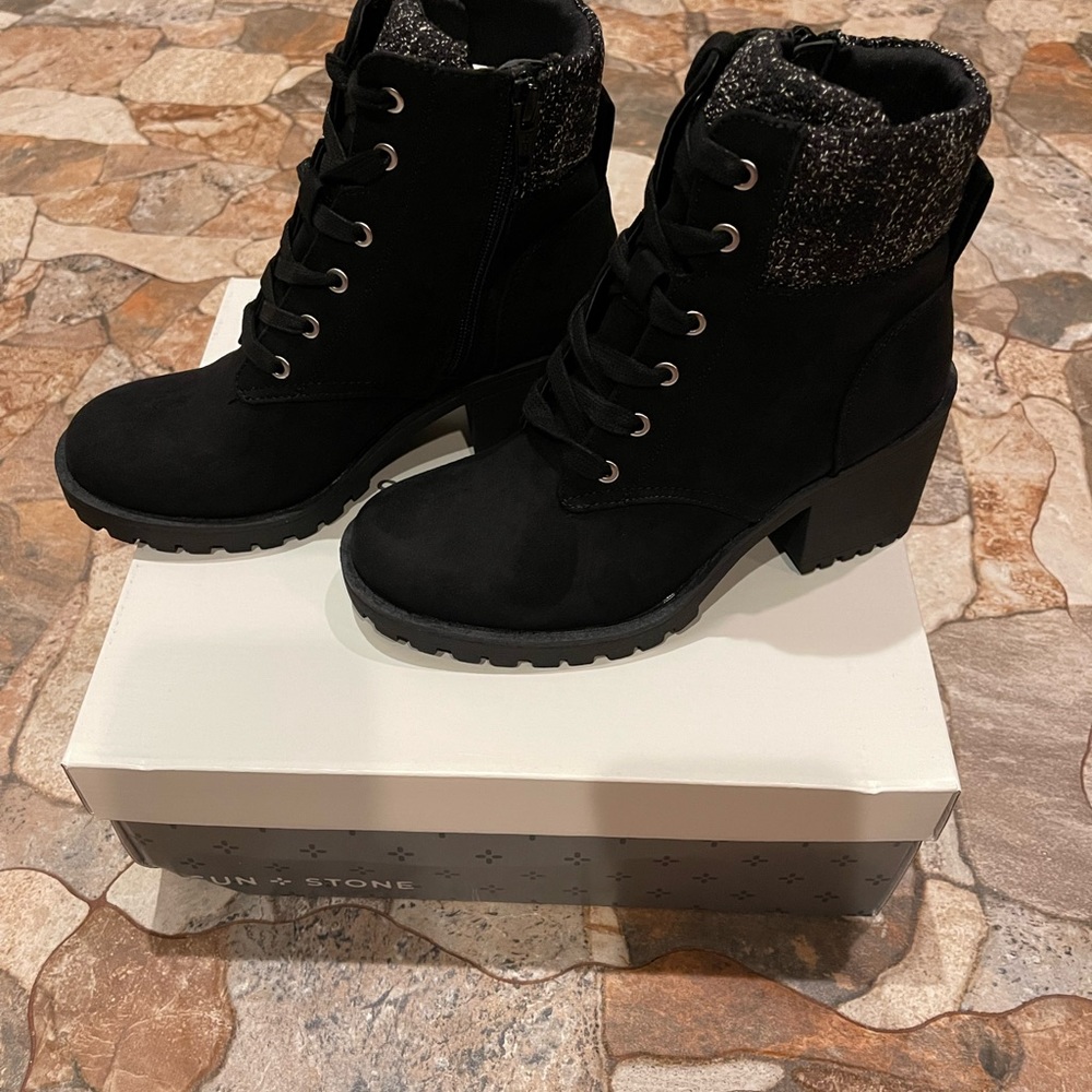 Sun + Stone Womens Romina Faux Suede Block Heel Combat & Lace-up Boots